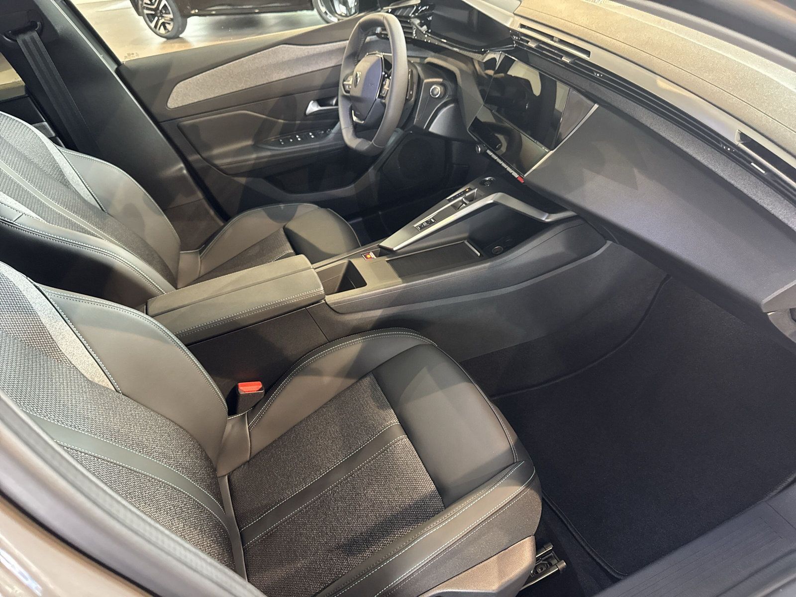 Peugeot 308 - Bild 8