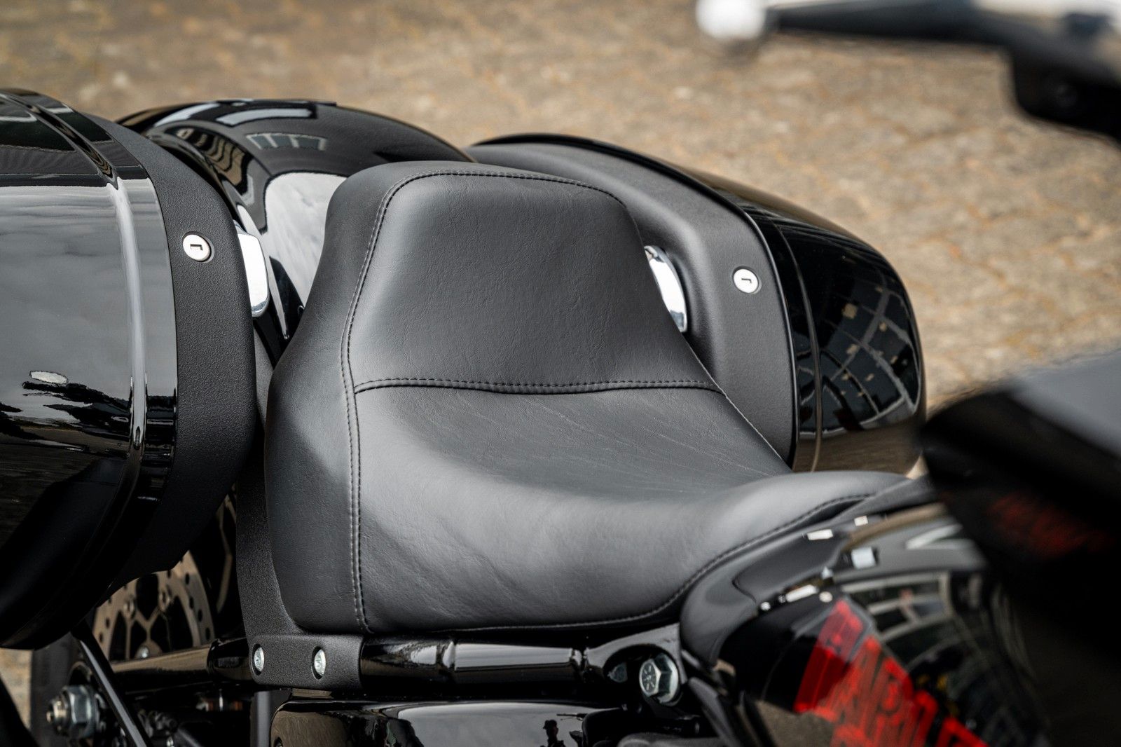 Fahrzeugabbildung Harley-Davidson FXLRST LOW RIDER ST 117 MY25 - RockfordFosgate