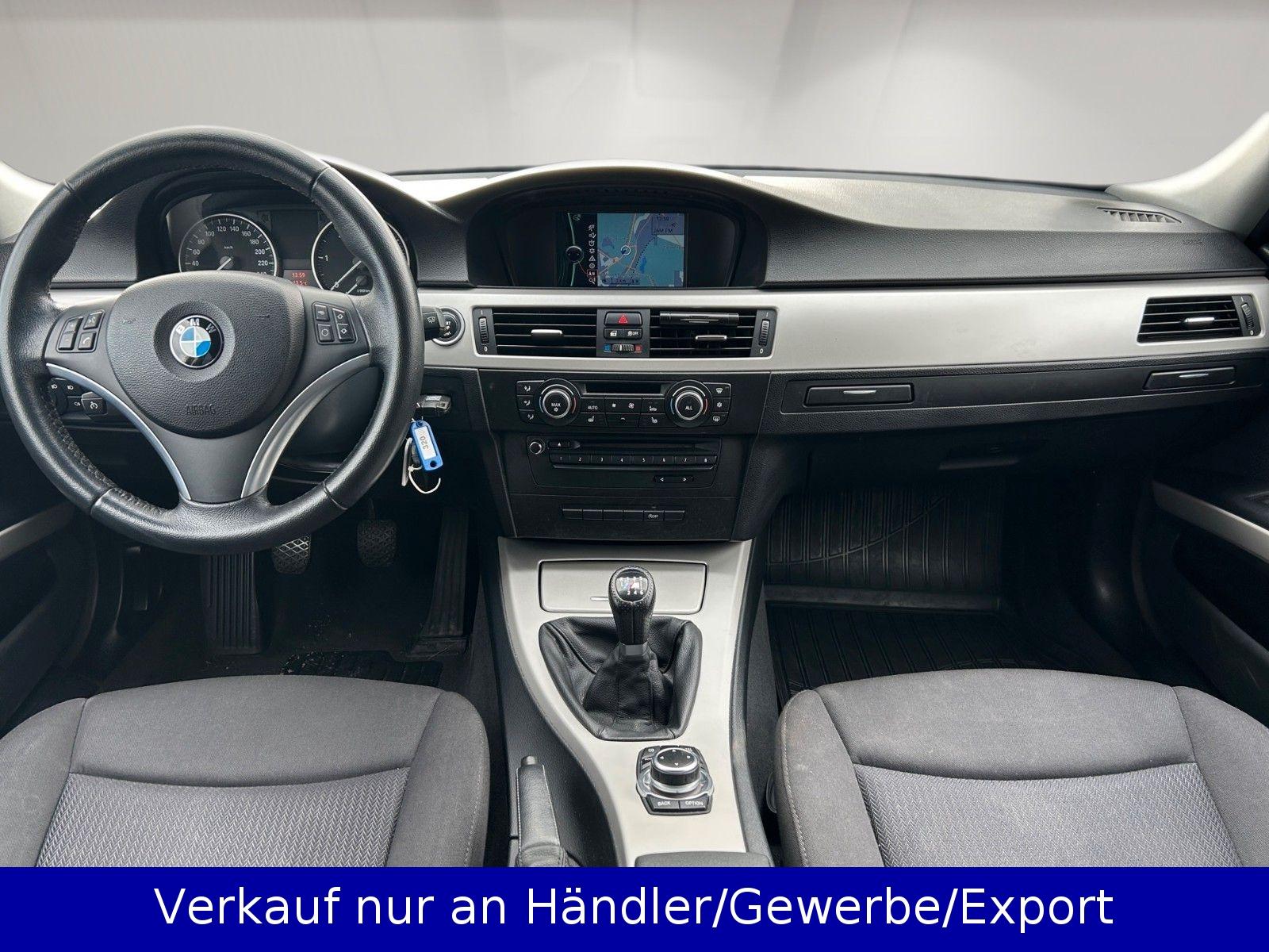 BMW 320 2011 — photo 11