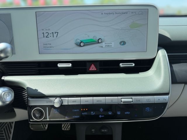 Fahrzeugabbildung Hyundai IONIQ 5 Uniq Elektro 4WD 72 +LEDER+KLIMA+PDC+RFK