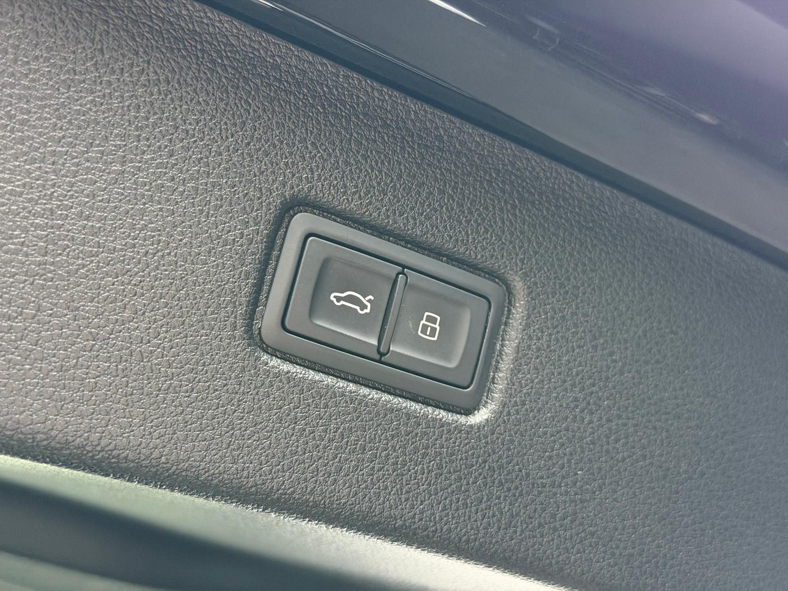 Fahrzeugabbildung Audi 3.0 TDI QUAT/S-LINE/7-SITZE/ALLRADLENK/PANO/STHZ