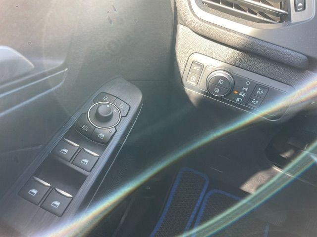 Fahrzeugabbildung Ford Kuga Plug-In Hybrid Titanium X LED HeadUpDisplay