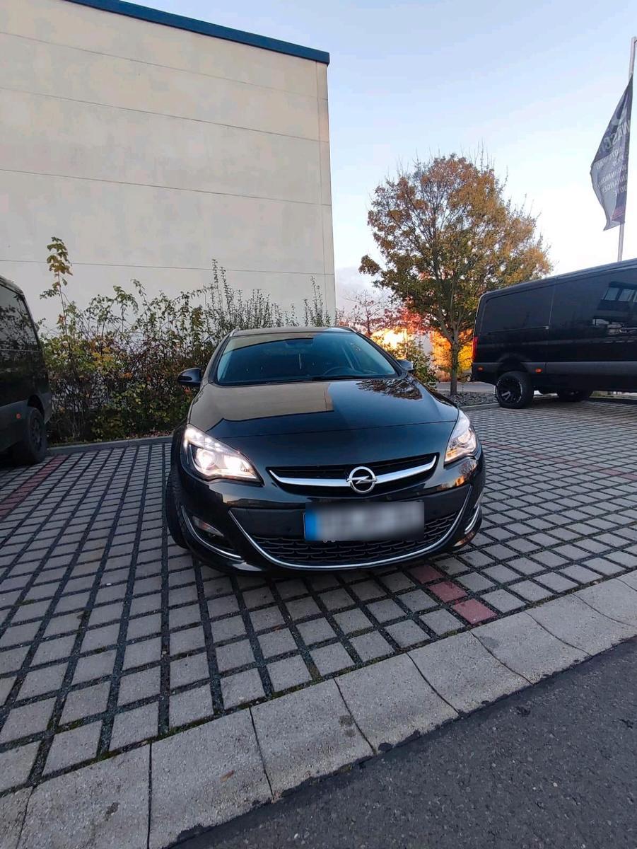 Opel Astra 2014 — interior