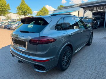 Porsche Cayenne - 4