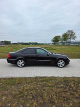Mercedes-Benz E 320 CDI AVANTGARDE Avantgarde (Distr) - Mercedes-Benz E 320 mit Diesel-Antrieb: Limousine