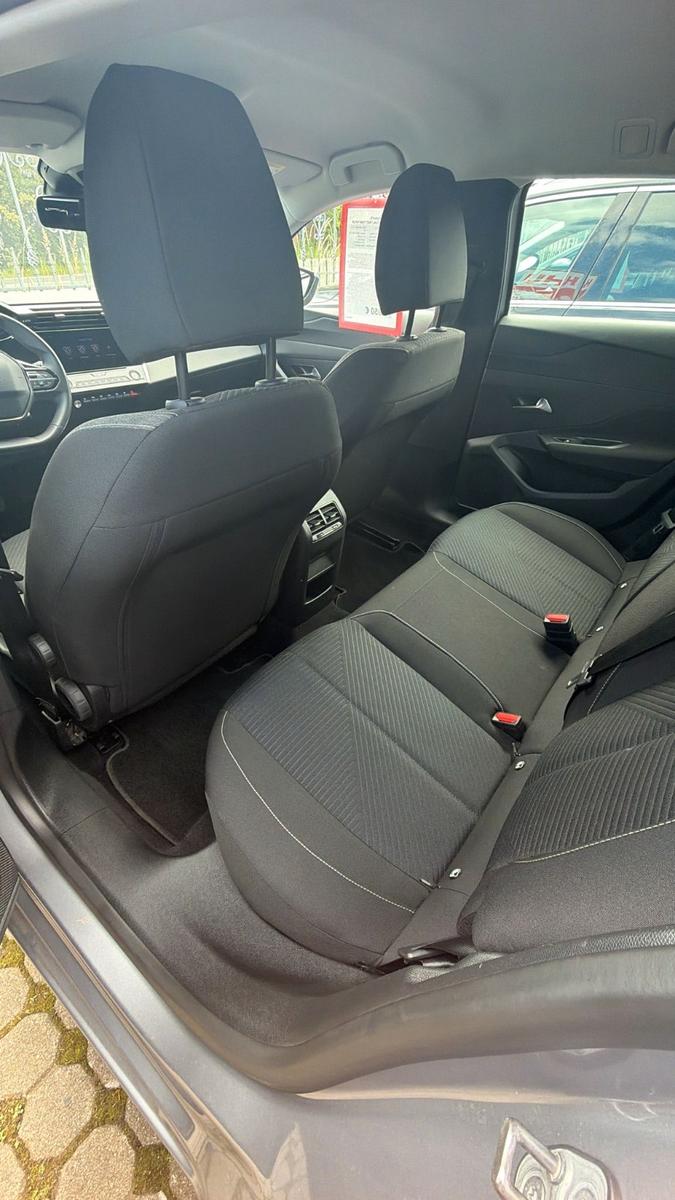 BMW 318 2010 — photo 19