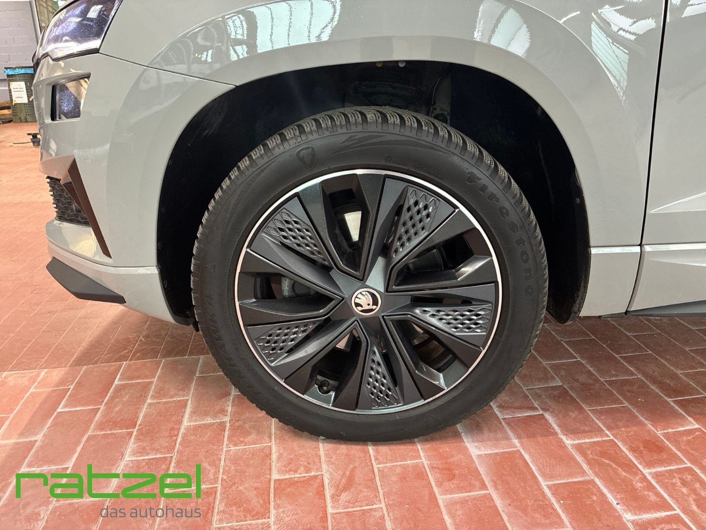 Fahrzeugabbildung SKODA Karoq 4x4 Sportline 2.0 AHK Navi LED Kamera ACC