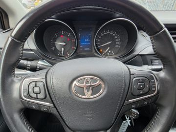 Toyota Avensis - 11