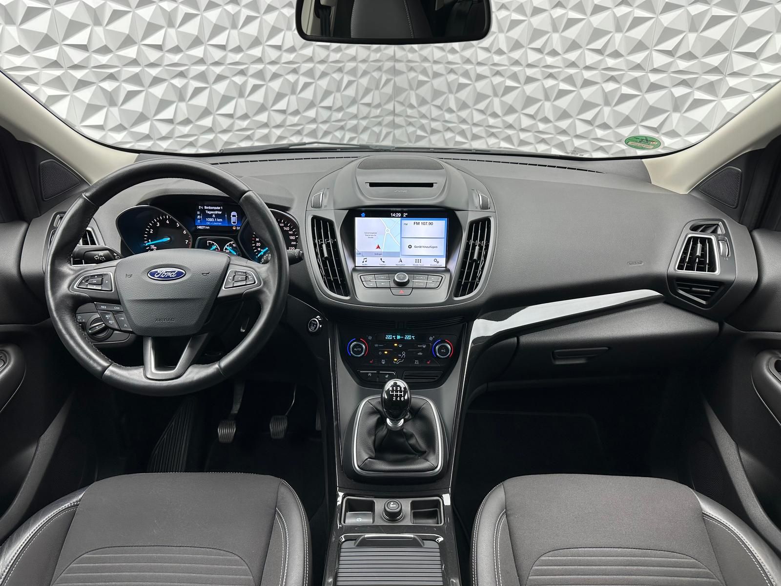 Fahrzeugabbildung Ford KUGA TITANIUM 1.5/KEYLES/LED/AMBI/NAV/SITZHZ/TSA