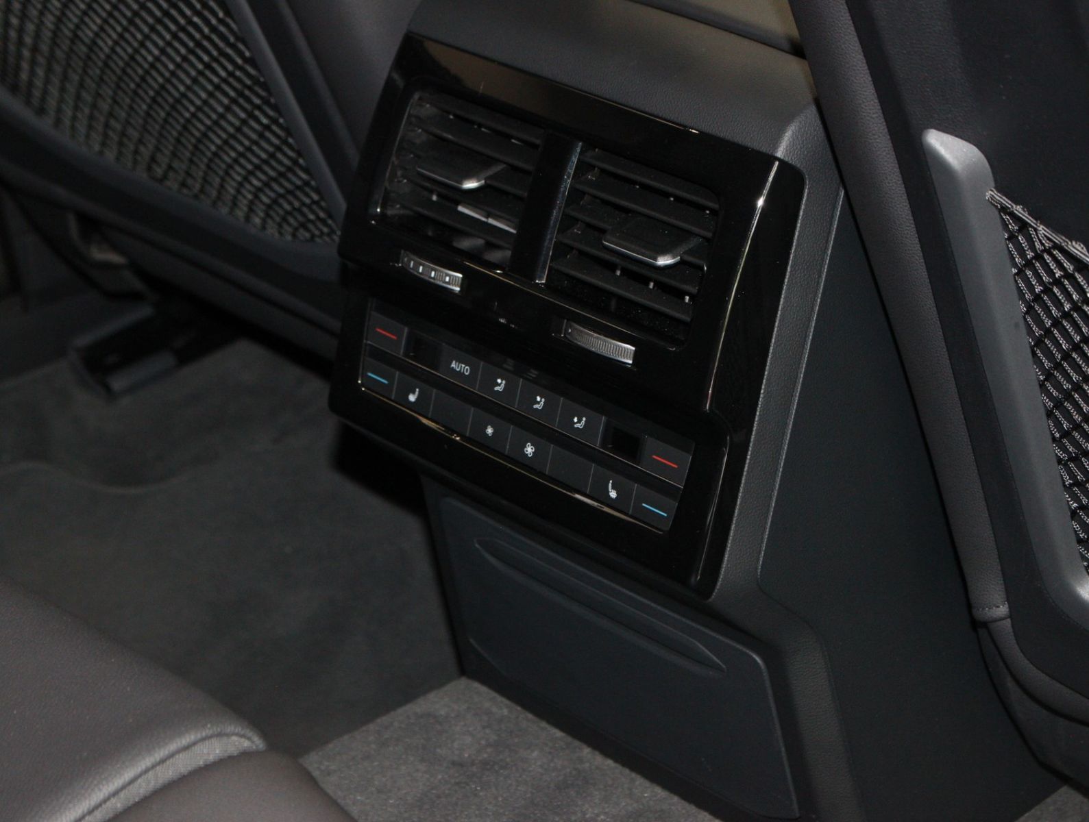 Fahrzeugabbildung Volkswagen Touareg 3.0 TDI Elegance 4Motion*Pano*Matrix