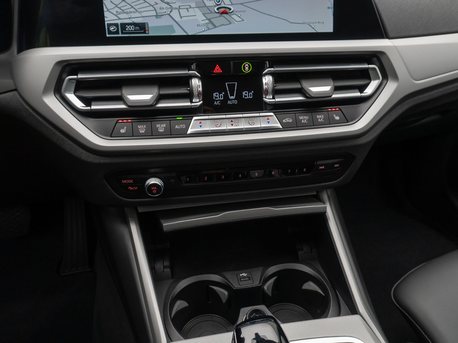 Fahrzeugabbildung BMW 320i DAB Laser Alarm Leder Komfort WLAN Sport