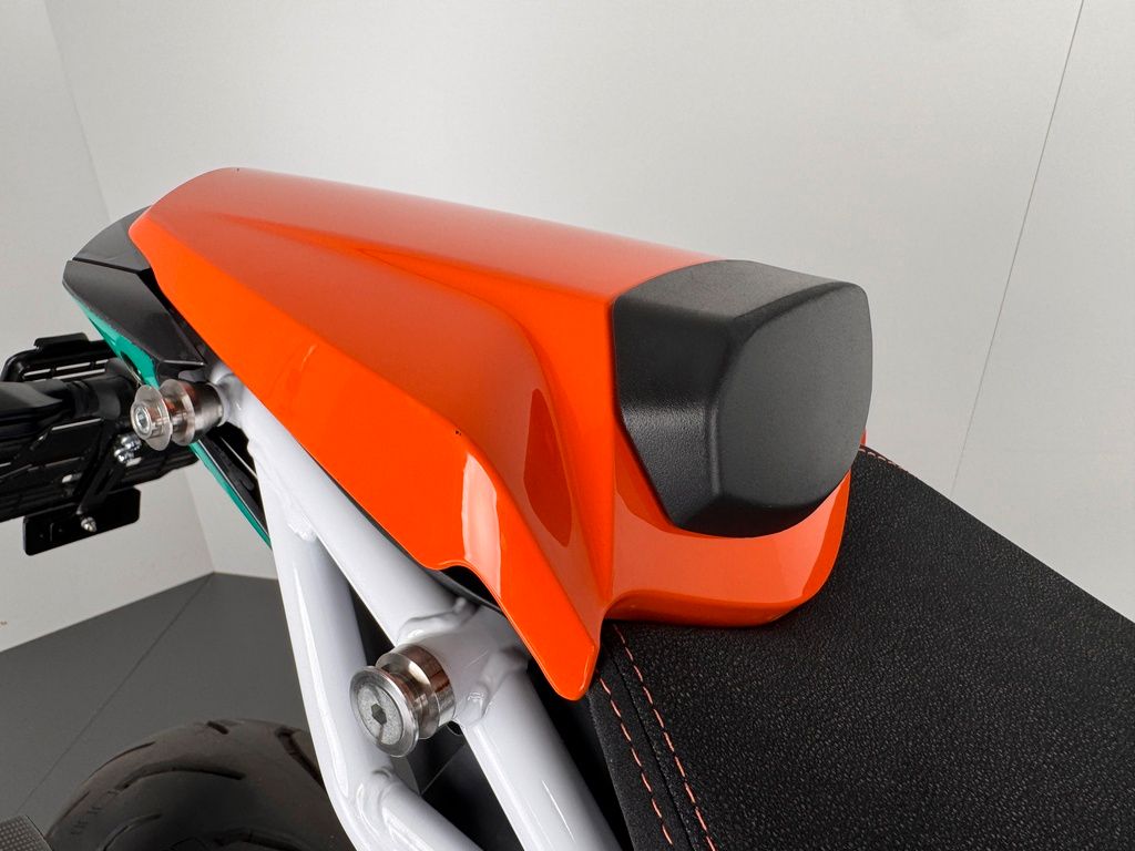 Fahrzeugabbildung KTM 1290 SUPER DUKE R *ZUBEHÖR *SERIVCE NEU *1. HAND