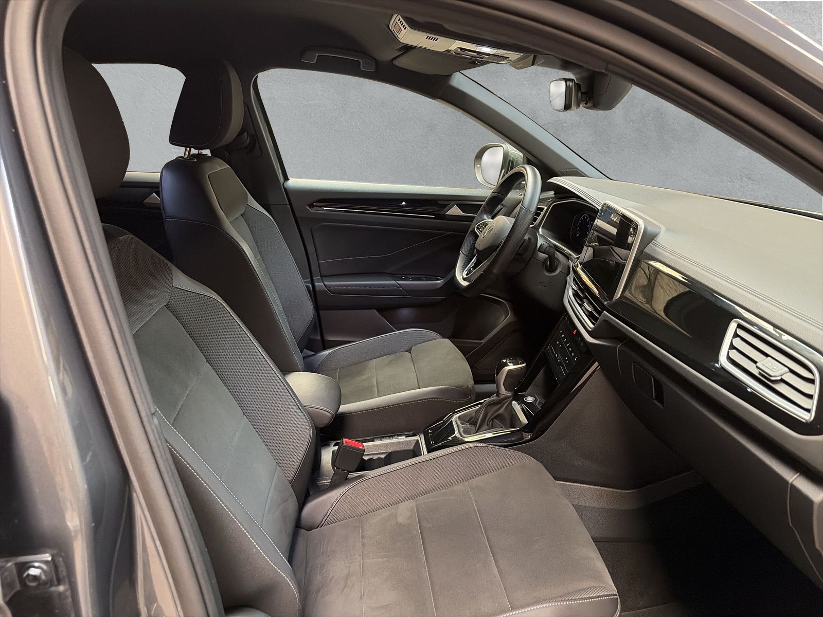 Fahrzeugabbildung Volkswagen T-Roc 1.5 TSI R-Line Keyless Kamera AppConnect