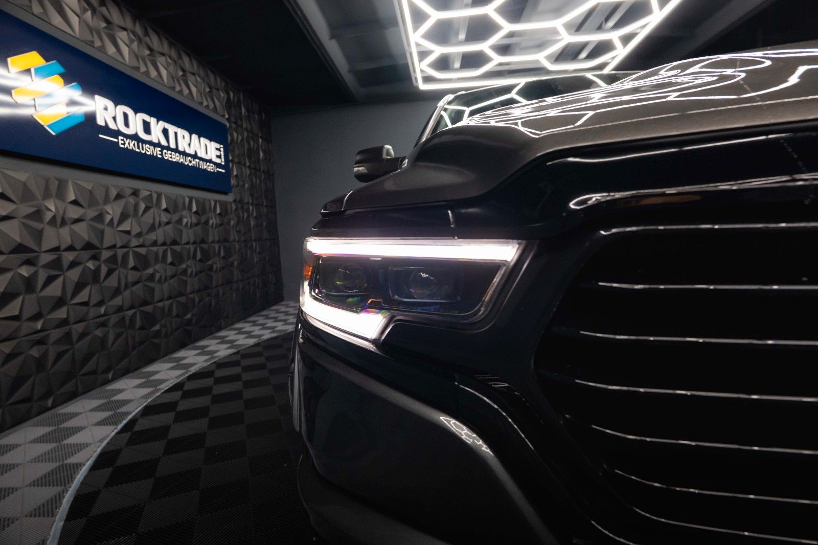 Fahrzeugabbildung Dodge RAM 5.7 V8 HEMI 4x4 OFFROAD Night Limited 19%