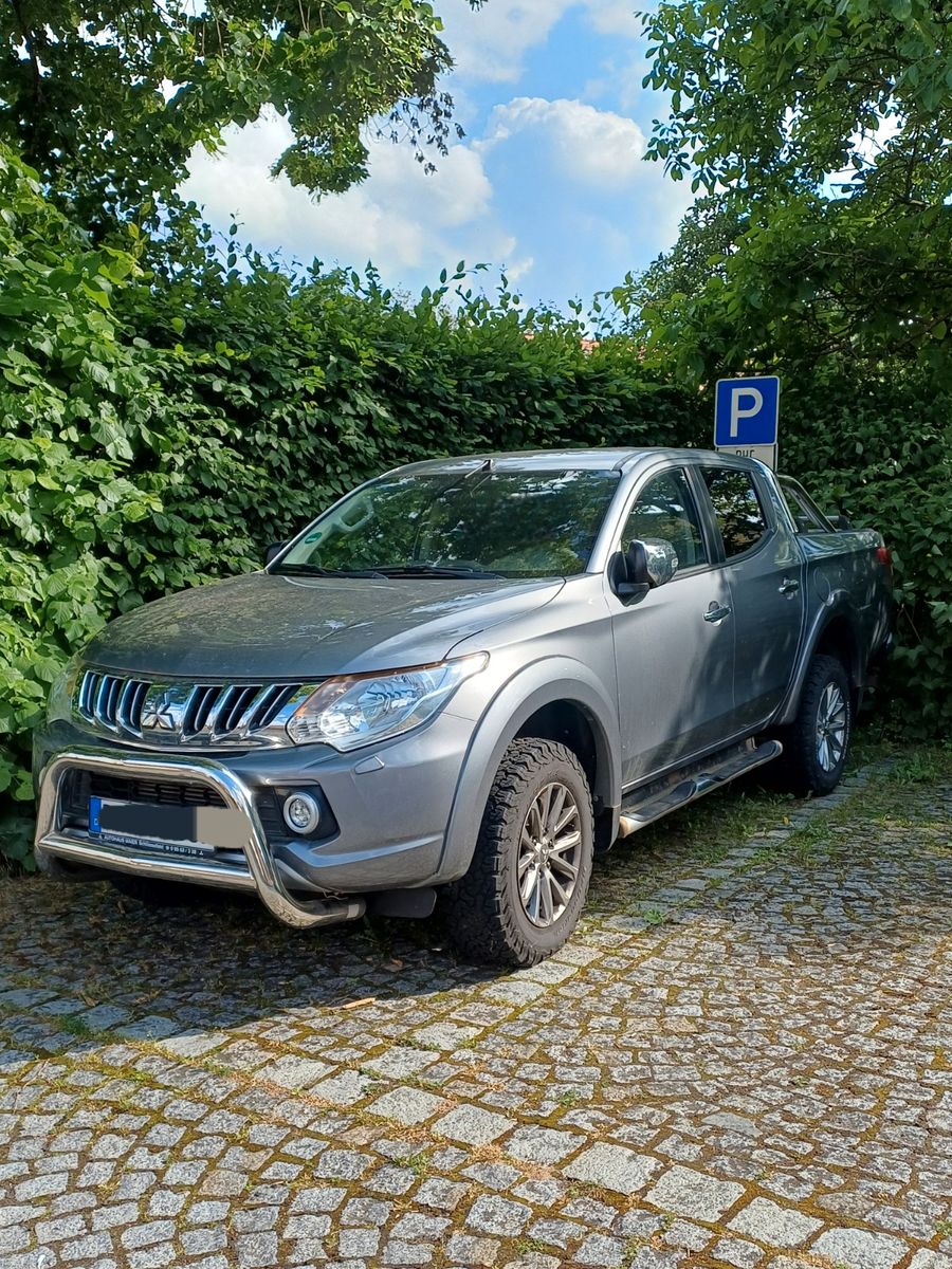 MITSUBISHI L200