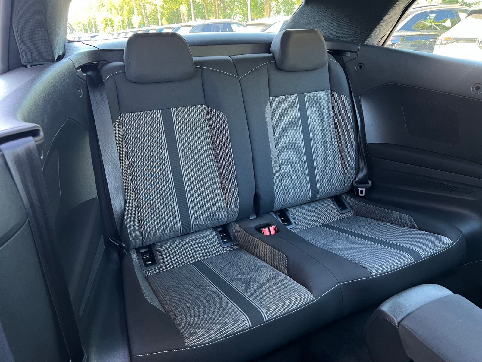 Fahrzeugabbildung Volkswagen T-Roc Cabriolet Style 1.5 TSI DSG *BlackStyle,AH