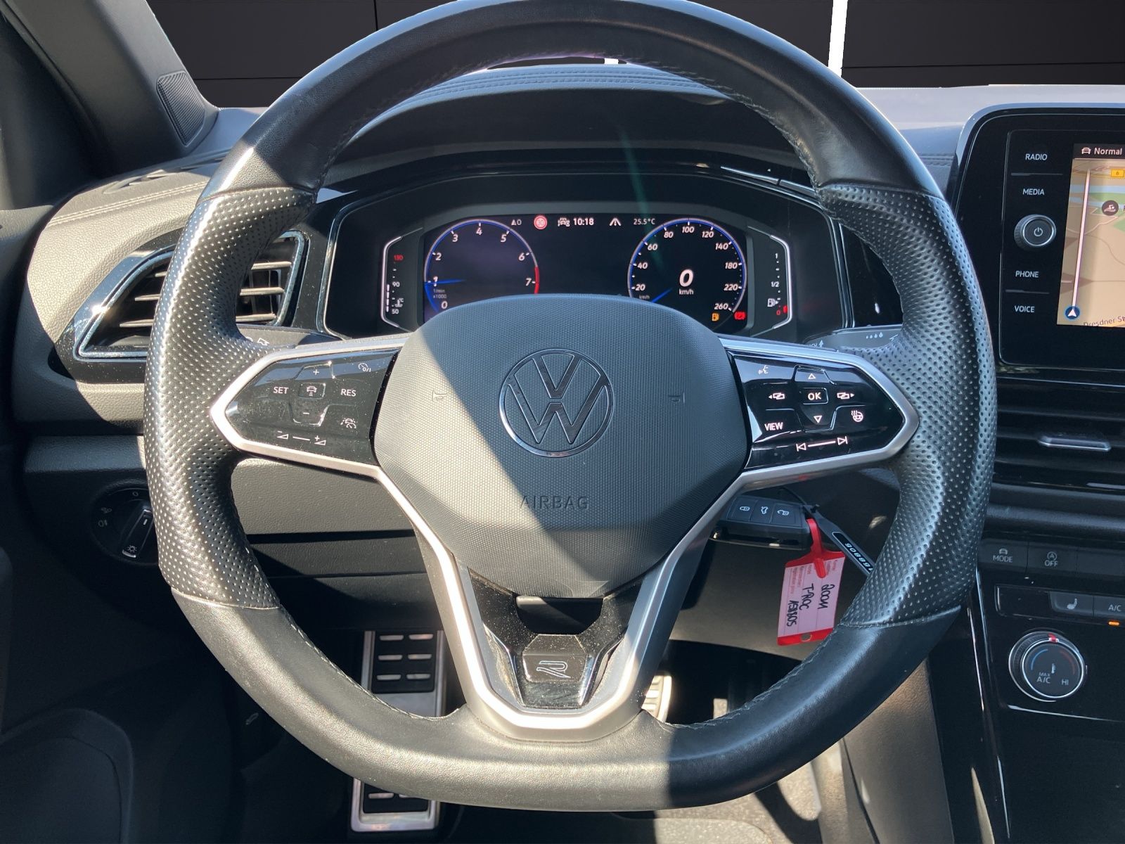 Fahrzeugabbildung Volkswagen T-Roc R-Line Matrix Navi ACC AHK SHZ