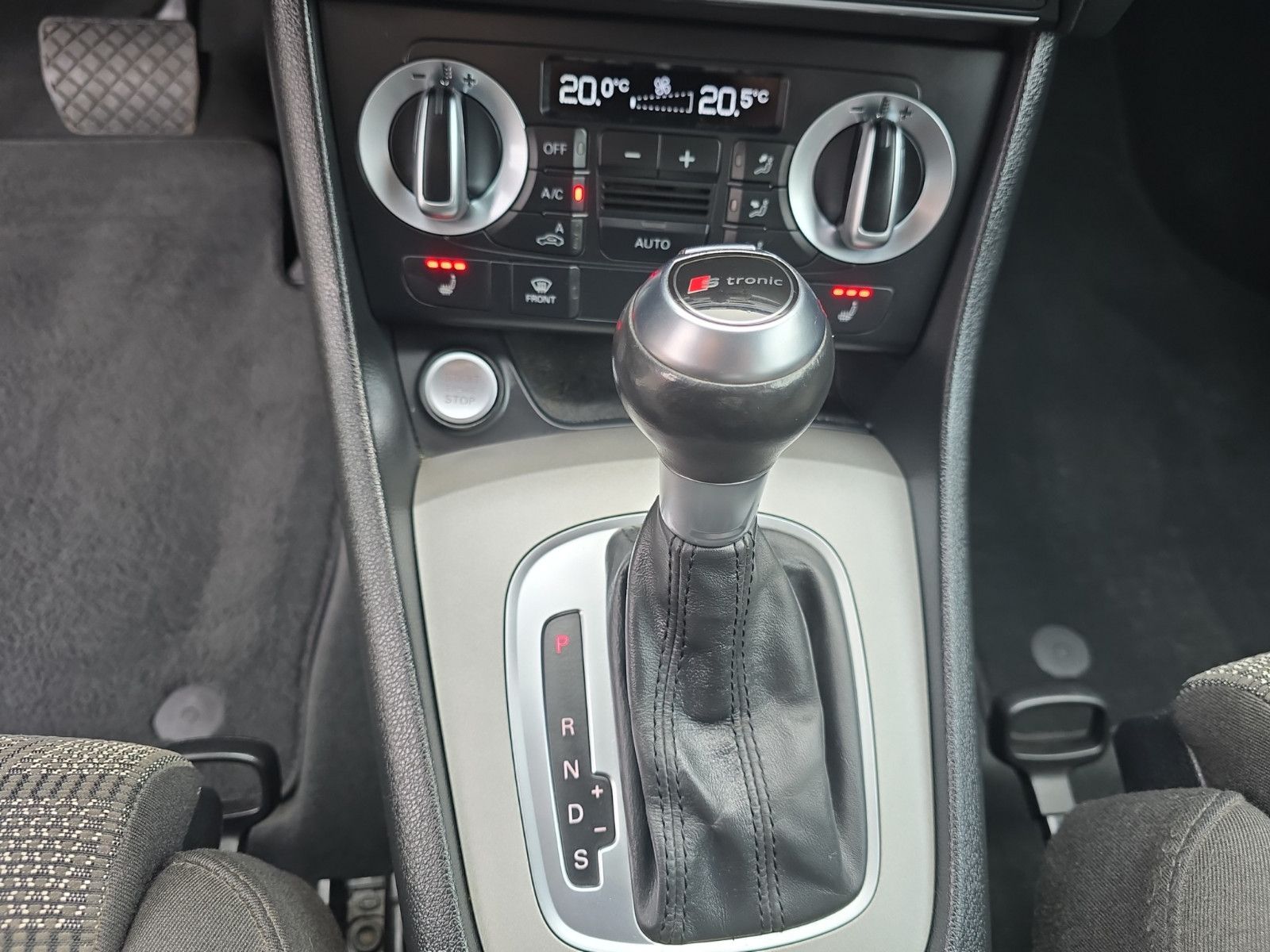 Fahrzeugabbildung Audi Q3 2.0 TDI quattro S-Line Automatik/Navi/PDC/