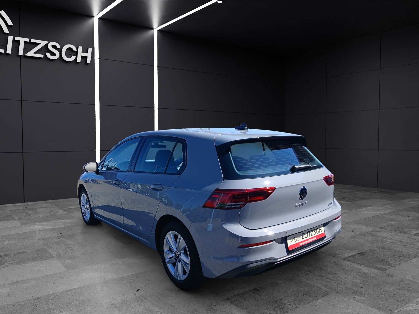 Fahrzeugabbildung Volkswagen Golf VIII eTSI Life DSG LED Navi AID ACC PDC SH