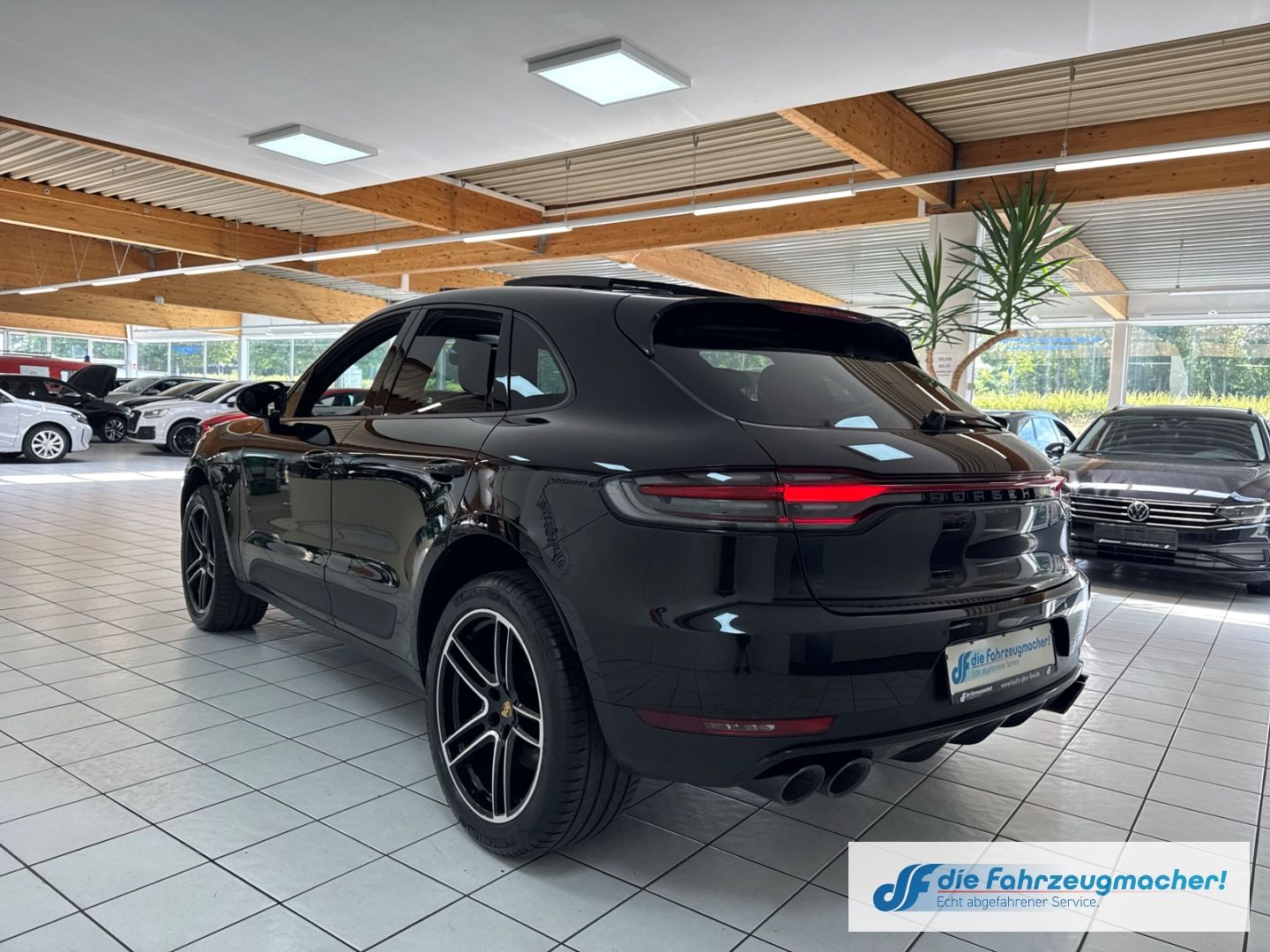 Fahrzeugabbildung Porsche Macan DE-Auto Pano Navi Memory S Soundsy LED Dyn