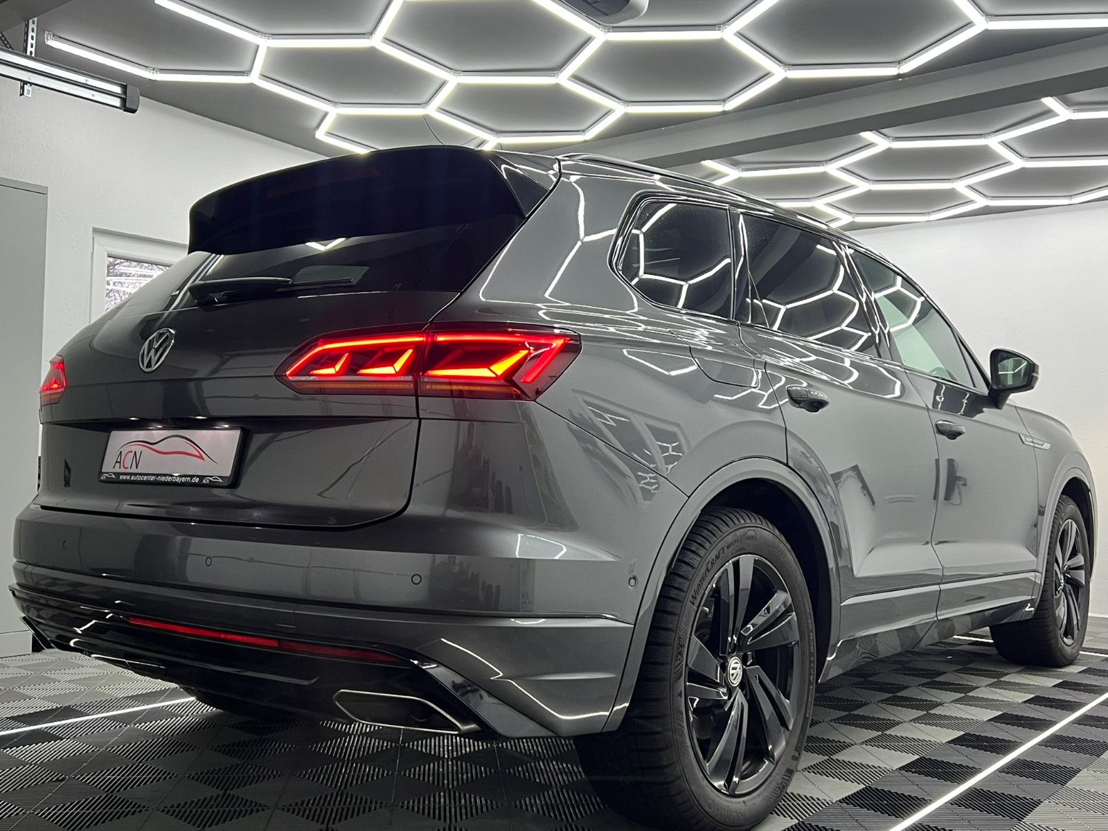 Fahrzeugabbildung Volkswagen Touareg R-LINE 4Motion/MASSAGE/ACC/AHK/INNOVIS.