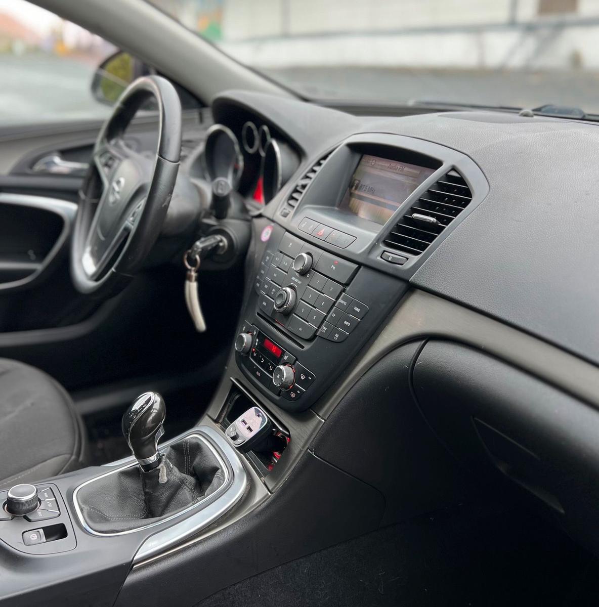 Opel Insignia 2010 — photo 11