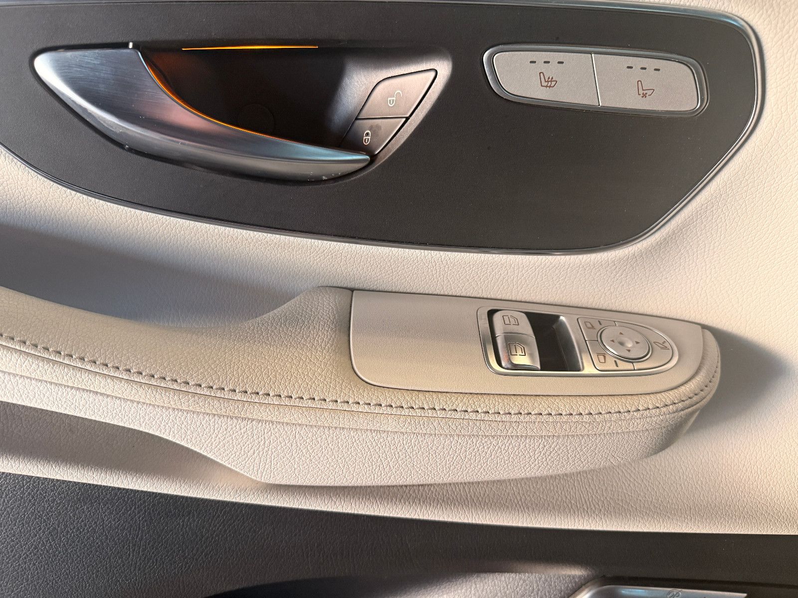 Fahrzeugabbildung Mercedes-Benz V 250/AVANTGARDE/LANG/4MATIC/LEDER/LED/NAVI/6SIT