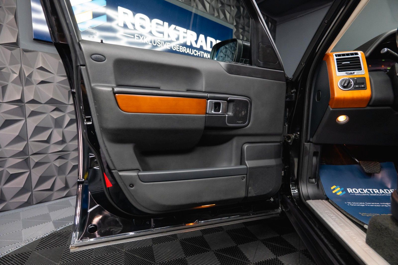 Fahrzeugabbildung Land Rover Range Rover V8 4.4 TD Vogue | Turbo + TÜV NEU