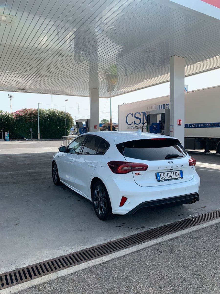 Ford Focus 1.0 EcoBoost Hybrid 125 CV 5p. ST-Lin imagem 3