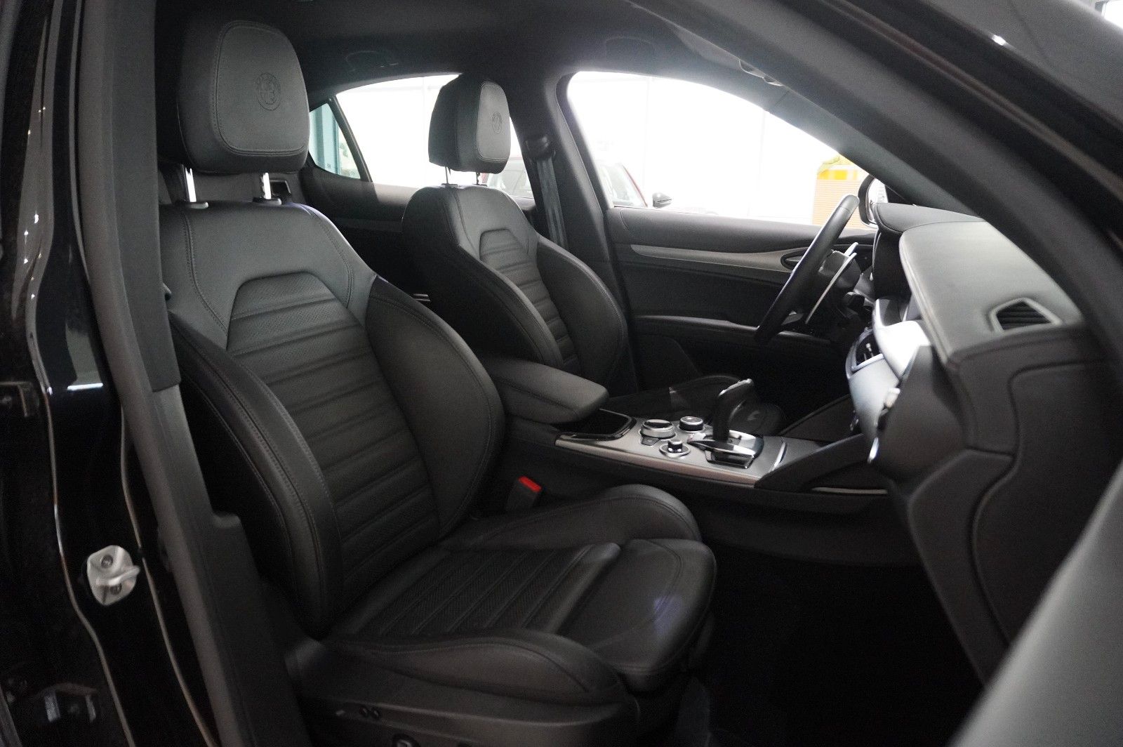 Fahrzeugabbildung Alfa Romeo Stelvio 2.2D VELOCE Q4 NAVI/LED/KAMERA/MATRIX/SH