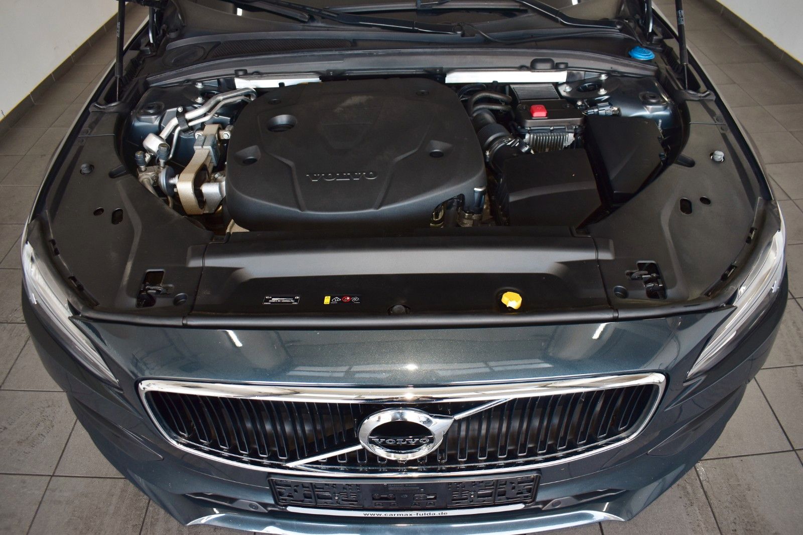 Fahrzeugabbildung Volvo V90 D4 Momentum Pro,Leder,Navi,LED,SH,Kamera,ACC