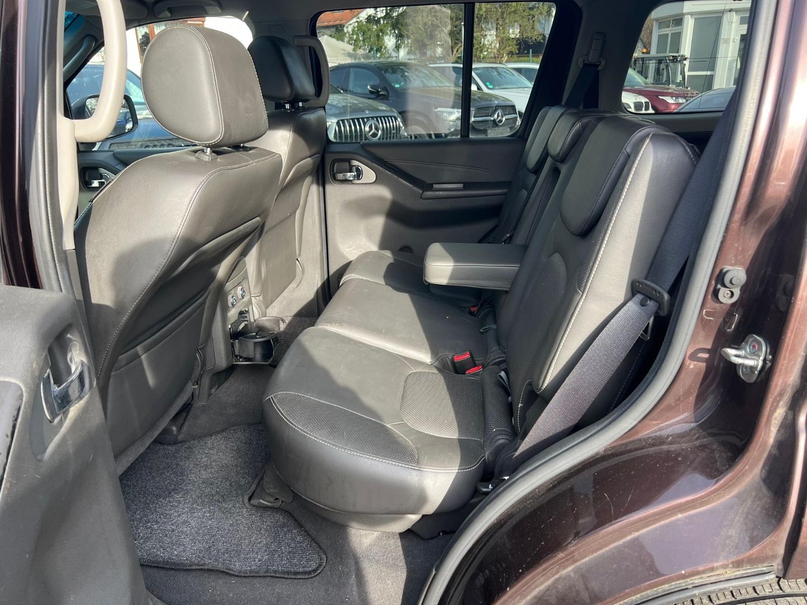 Nissan Pathfinder 3.0 dCi V6 LE | 231 ch | BVA | 7 places | Cuir | Toit ouvrant | Sièges électriques chauffants | Phares bi-xénon