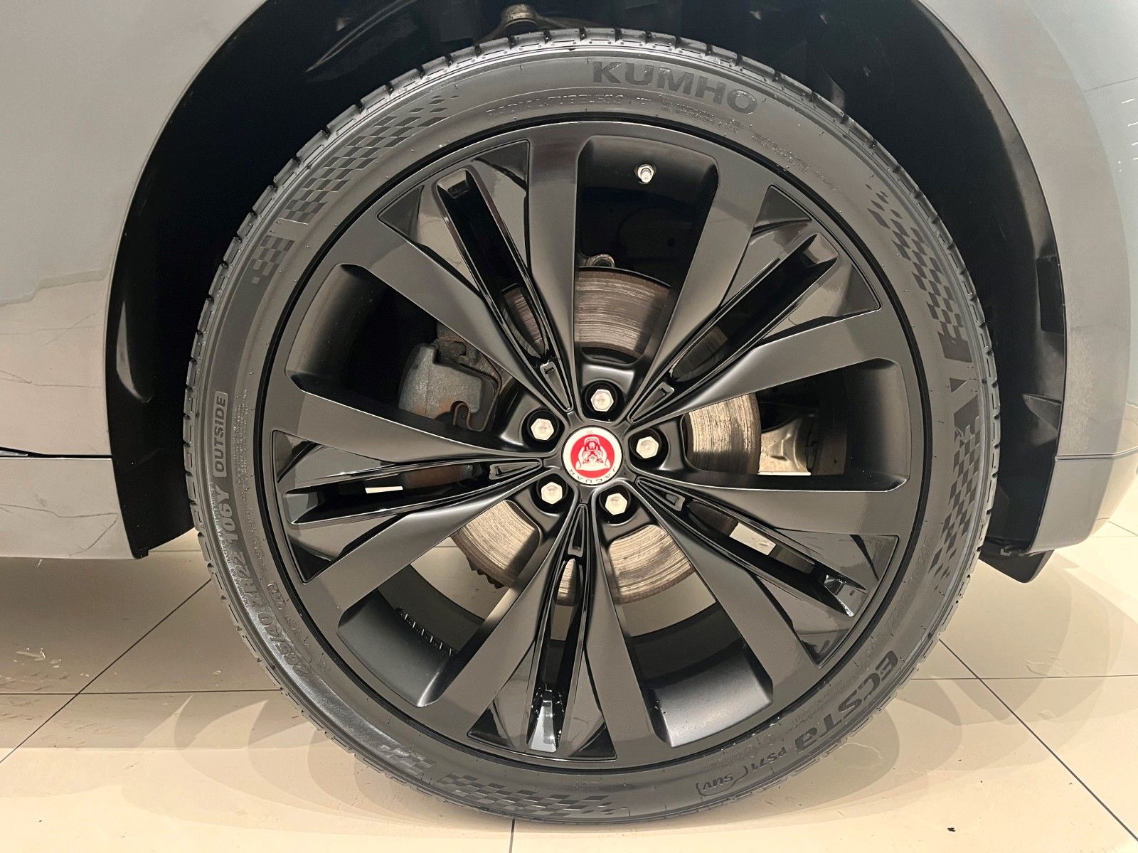 Fahrzeugabbildung Jaguar F-Pace 30d R-Sport AWD Panorama & 22" Rad