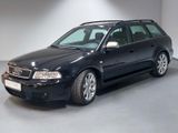 Audi RS4 Avant quattro in Sammlerzustand - Audi RS4 aus 2001: Kombi