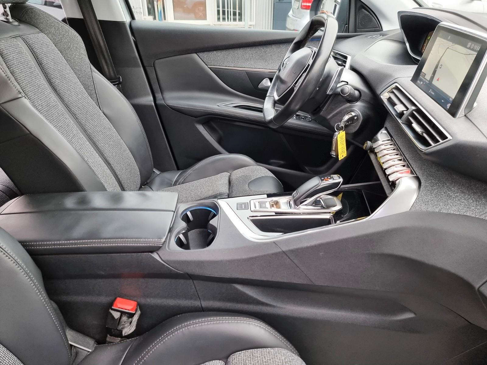 Peugeot 3008 Allure NAVI TEMP KAM SITZH PDC ACC CARPLAY