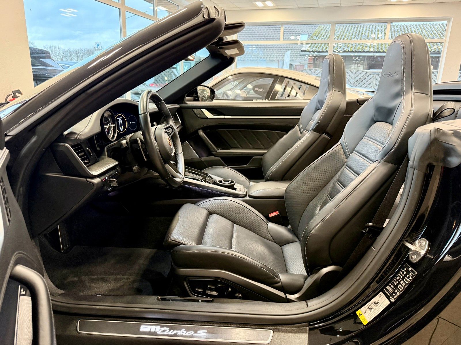 Fahrzeugabbildung Porsche 911 992 Turbo S Cabrio LIFT/InnoDrive/Burmester