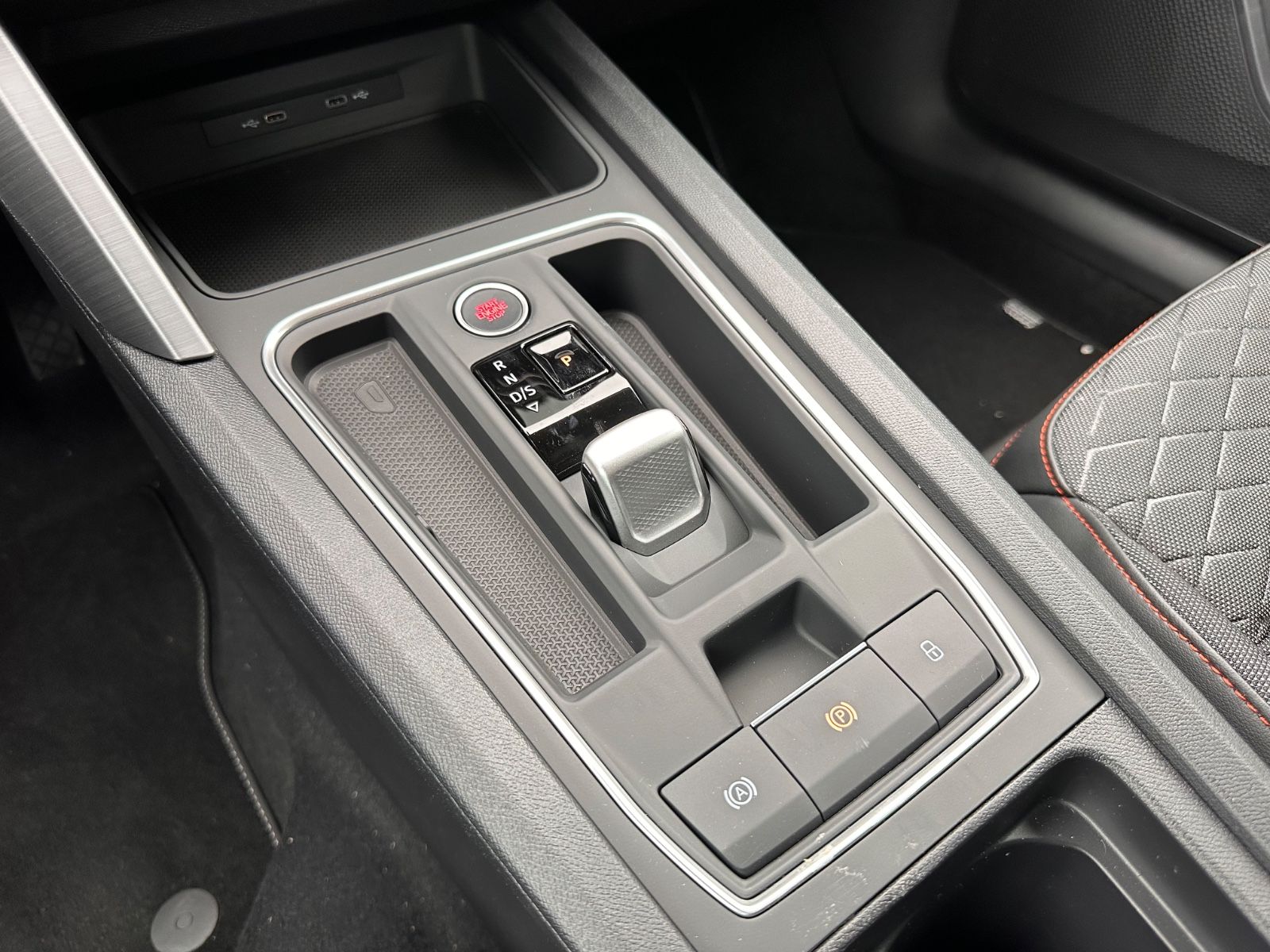 Fahrzeugabbildung SEAT Leon ST FR 1.5 eTSI DSG LED/GRA/SHZ/Kamera/APP