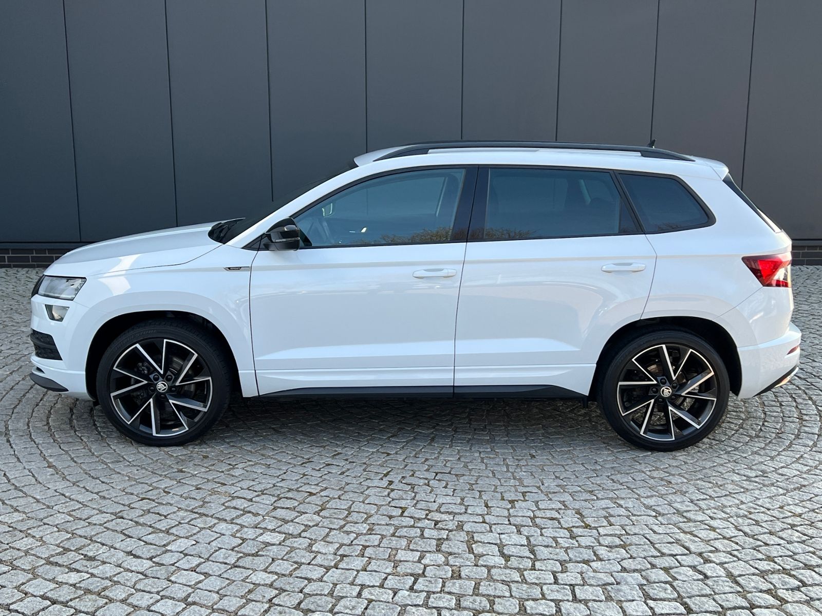 Fahrzeugabbildung SKODA Karoq Sportline 2.0 TSI DSG 4x4*AHK,elekt.Heckkl