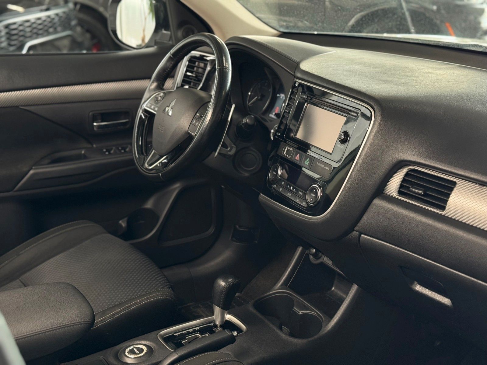 Fahrzeugabbildung Mitsubishi Outlander 2.2 DI-D Plus 4WD  NUR HÄNDLER/GEWERBE