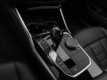 Fahrzeugabbildung BMW 320d Luxury Line Kamera HUD DAB HiFi Komfort LED