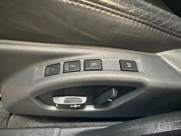 Volvo V70 Kombi Momentum *Leder*