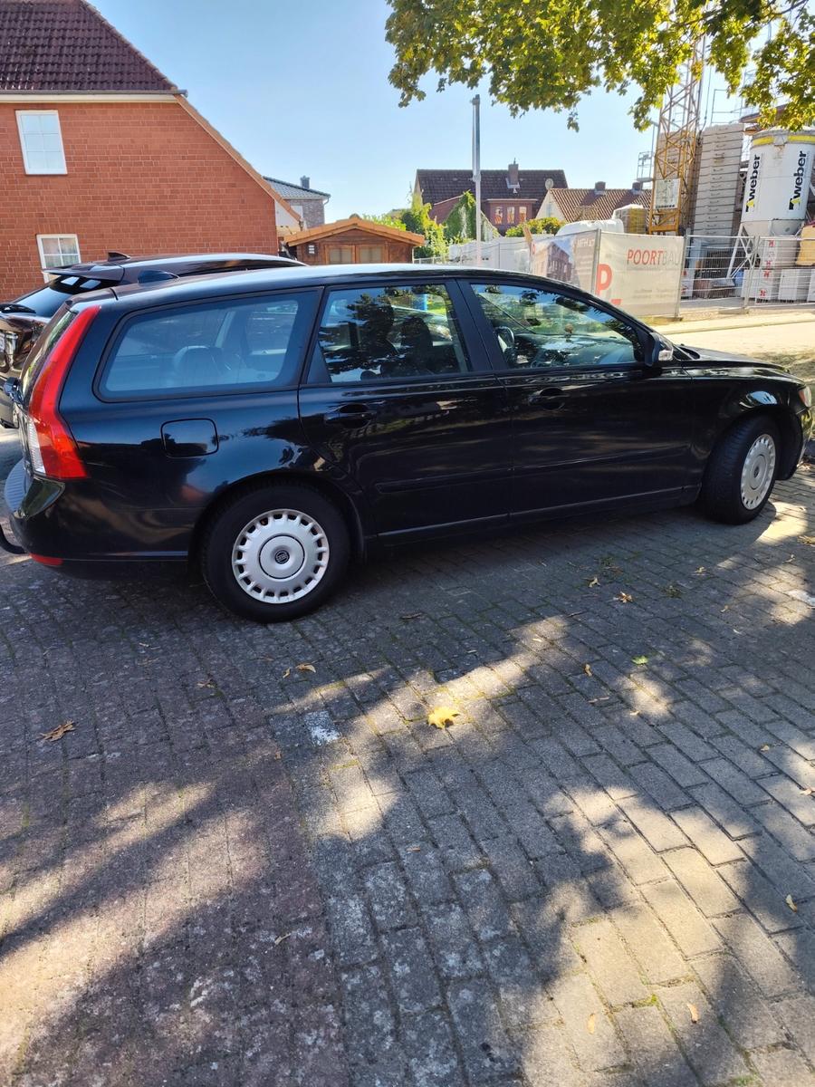 Volvo V50 2010 — rear view