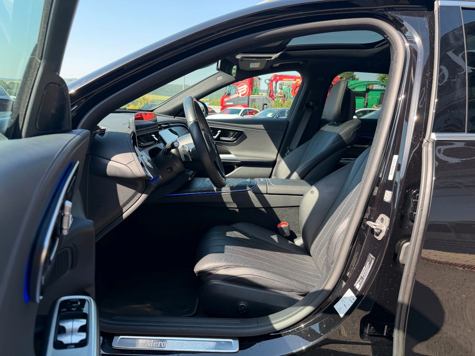 Fahrzeugabbildung Mercedes-Benz E 450d 4M T Avantgarde+Pano+AHK+Distr+Memory