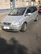 Opel Zafira Life - silberne Opel Zafira Life