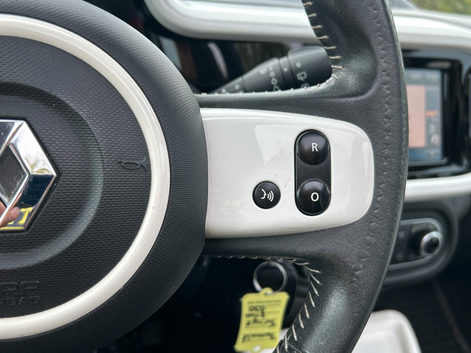 Renault Twingo Intens TCe 90 Klimaauto. Navi PDC Kamera