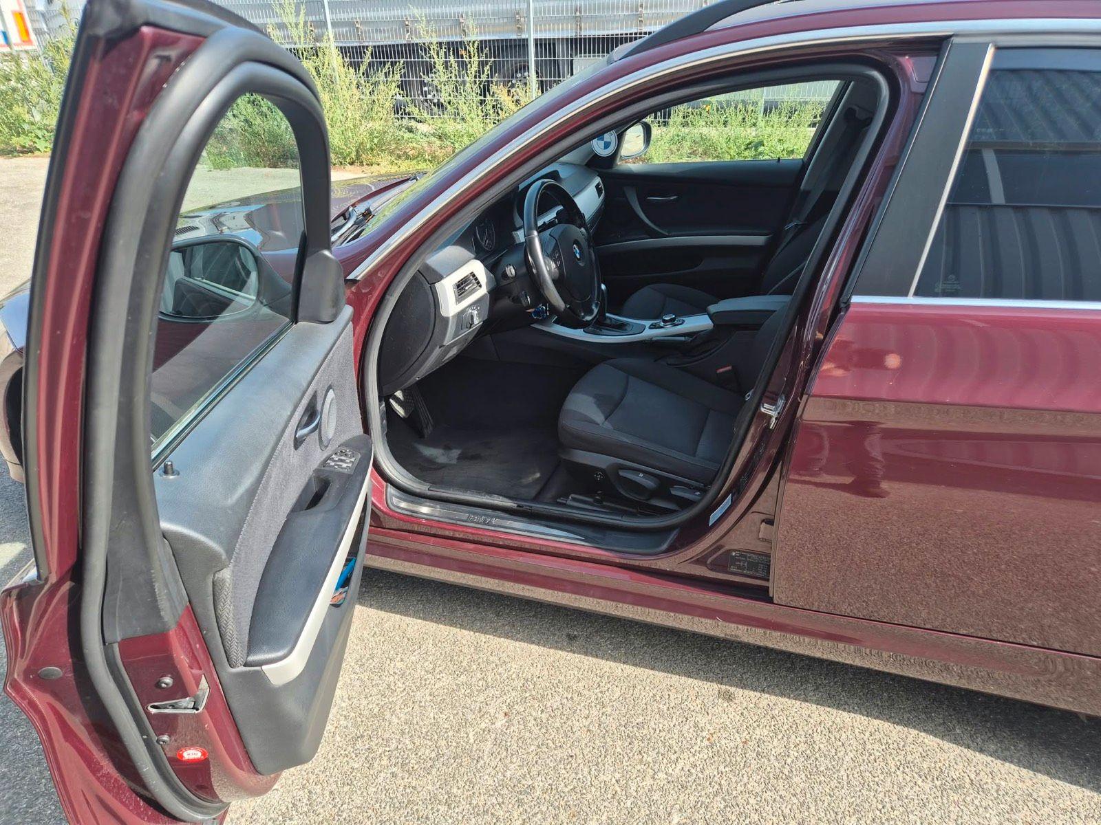 BMW 320 2009 — engine 177 HP (130kW)