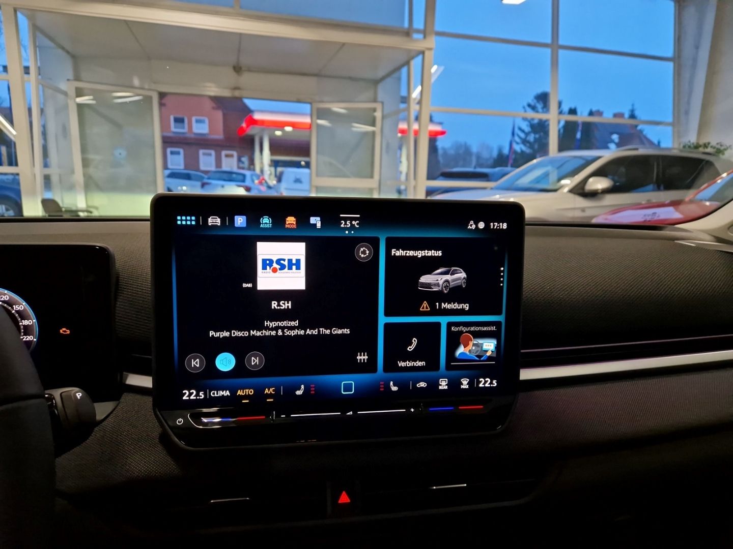 Fahrzeugabbildung Volkswagen T-Roc Life 1.5 eTSI DSG Digitales Cockpit LED Dy