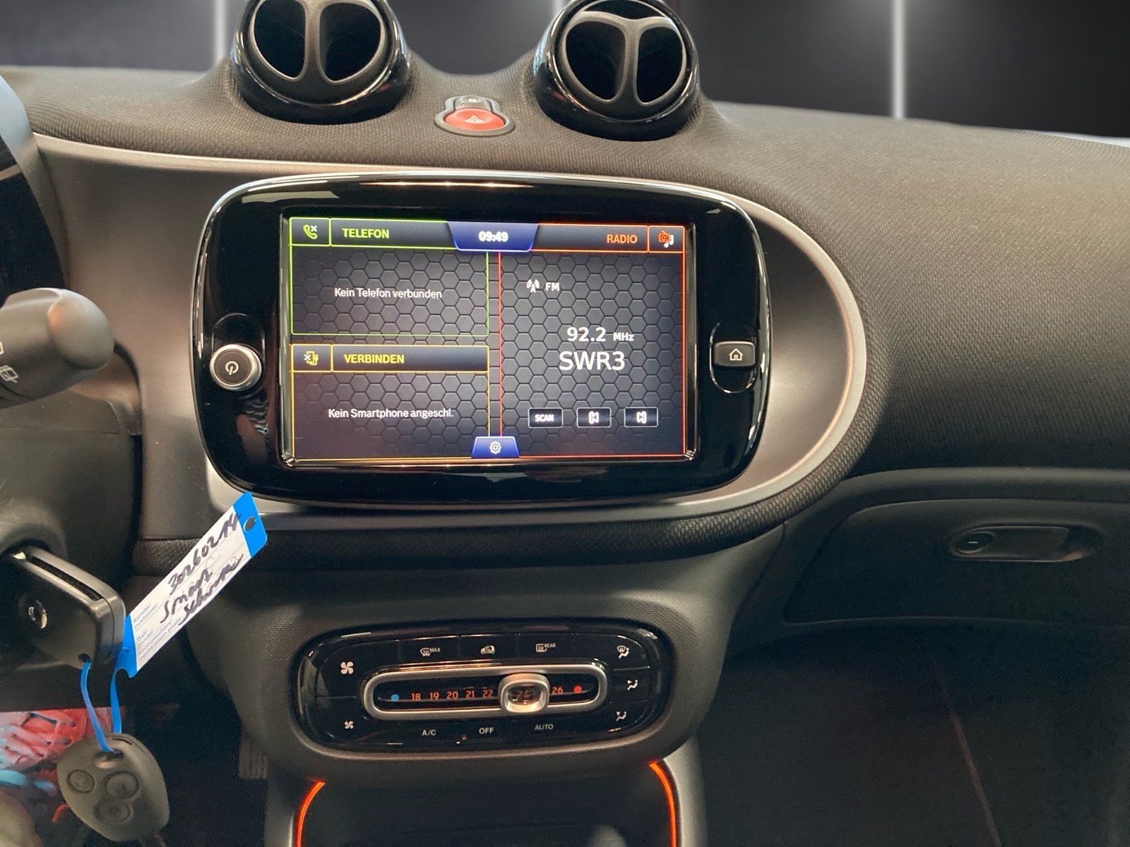 Fahrzeugabbildung Smart smart EQ fortwo Exclusive*Kamera*Media*LED*22kW*