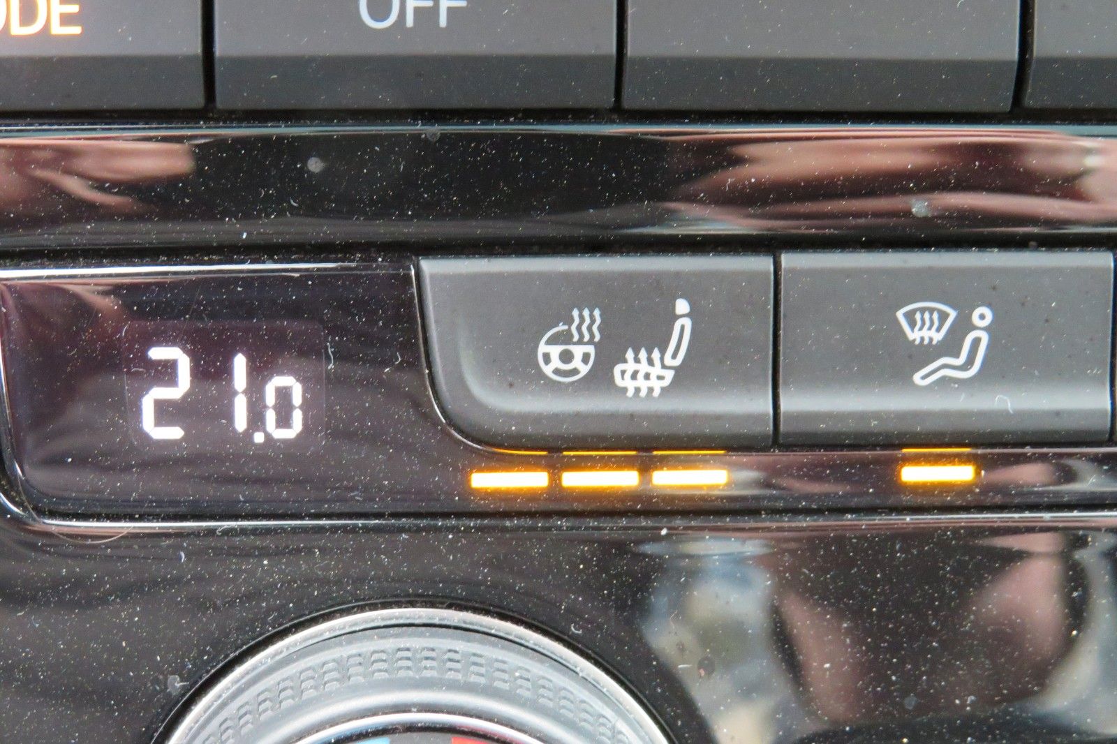 Fahrzeugabbildung Volkswagen T-Roc Sport R-LINE PANO 18`LED NAVI BEATS 1.HD