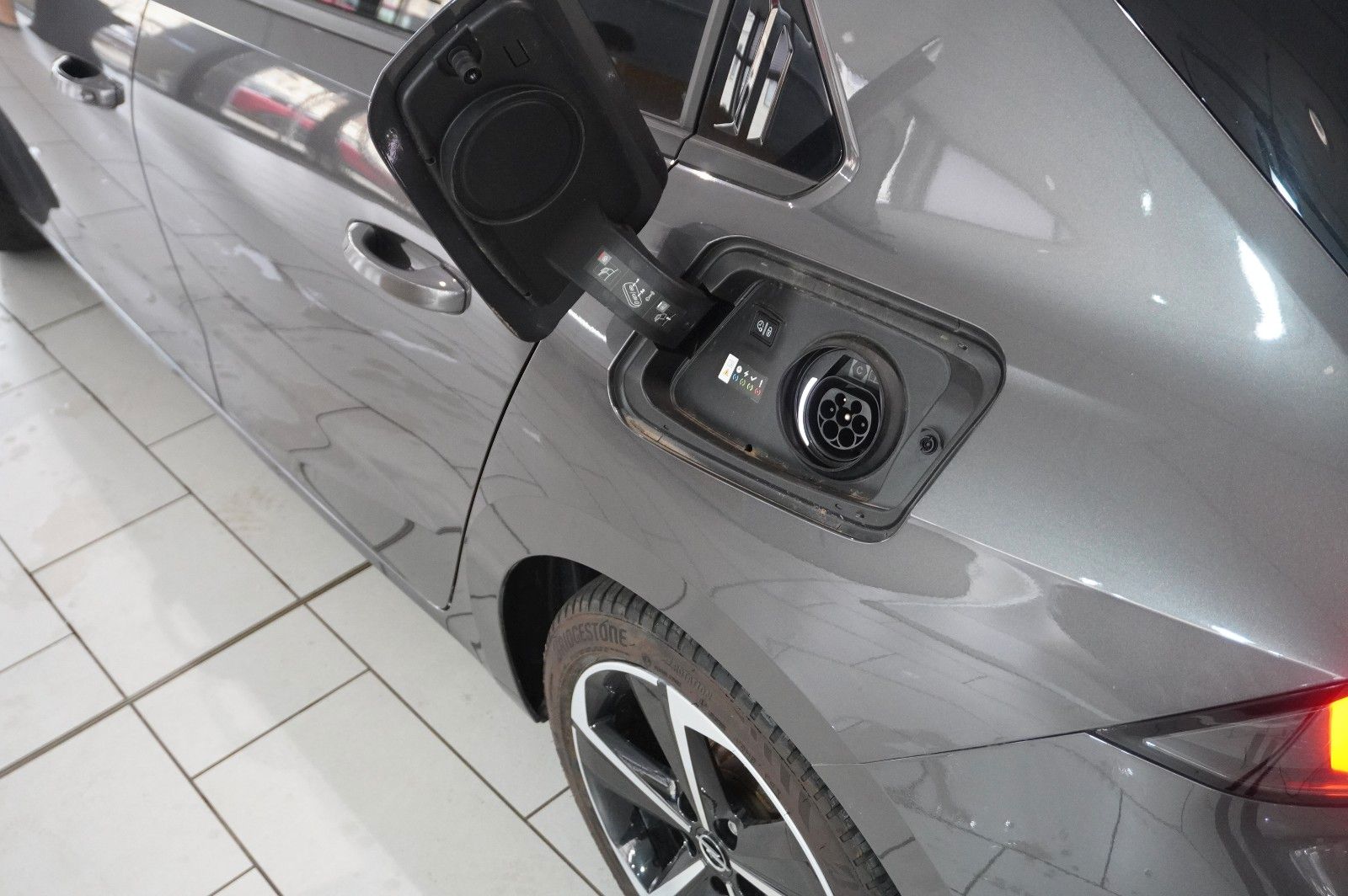 Fahrzeugabbildung Opel Astra L Lim. 1.6 HYBRID BUSINESS NAVI/LED/KAMERA